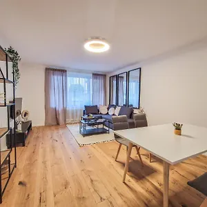 Feelhome - Design - Kitchen - Kingbed - Smart Tv Apartment