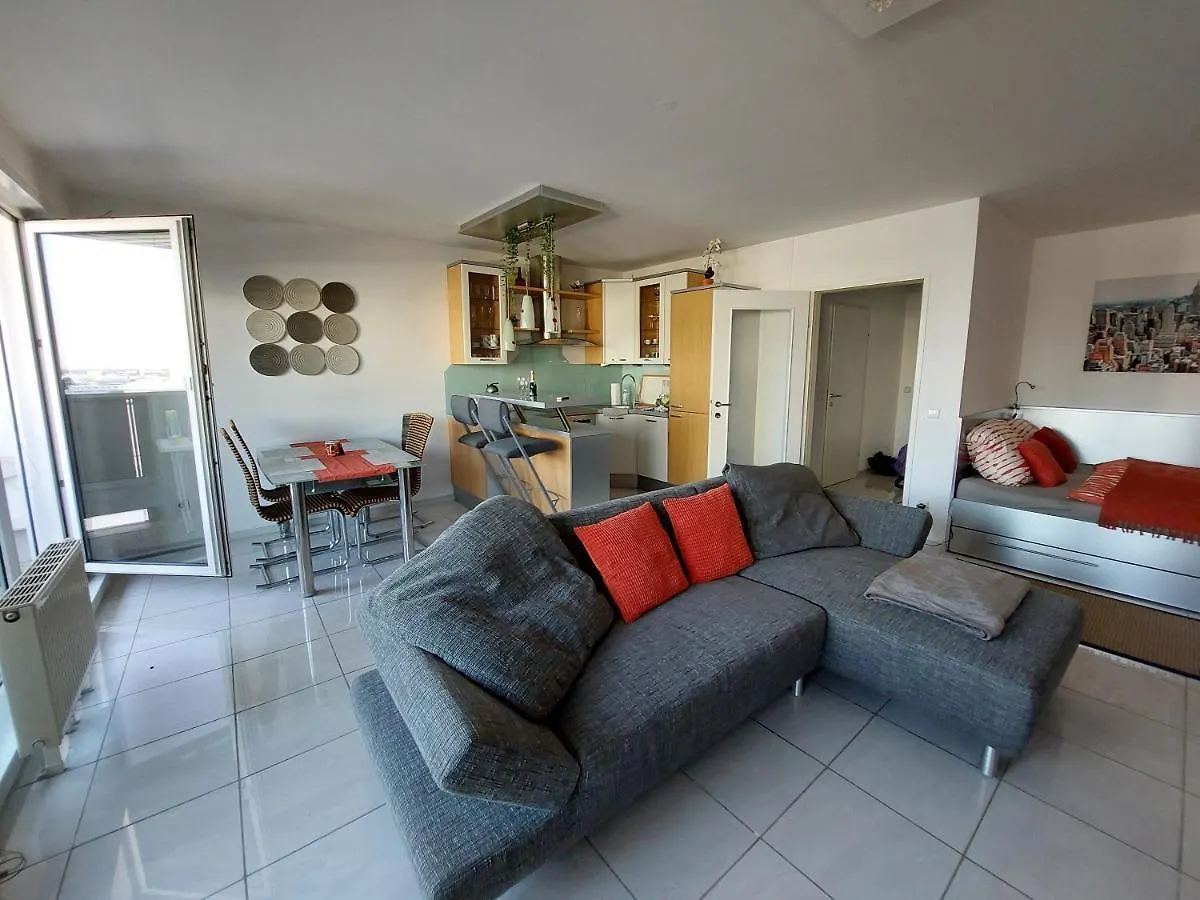 Tower Apartment With Private Terrace Next To Uno Viena 0*,  Áustria