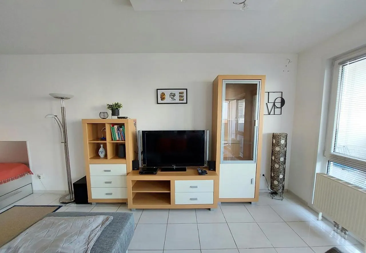 Tower Apartment With Private Terrace Next To Uno Viena