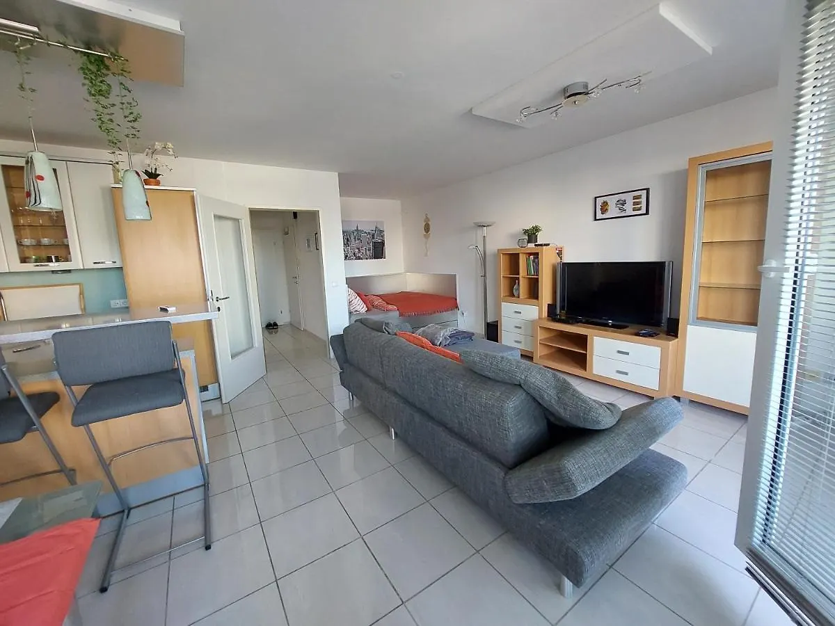 Tower Apartment With Private Terrace Next To Uno Viena 0*,  Áustria