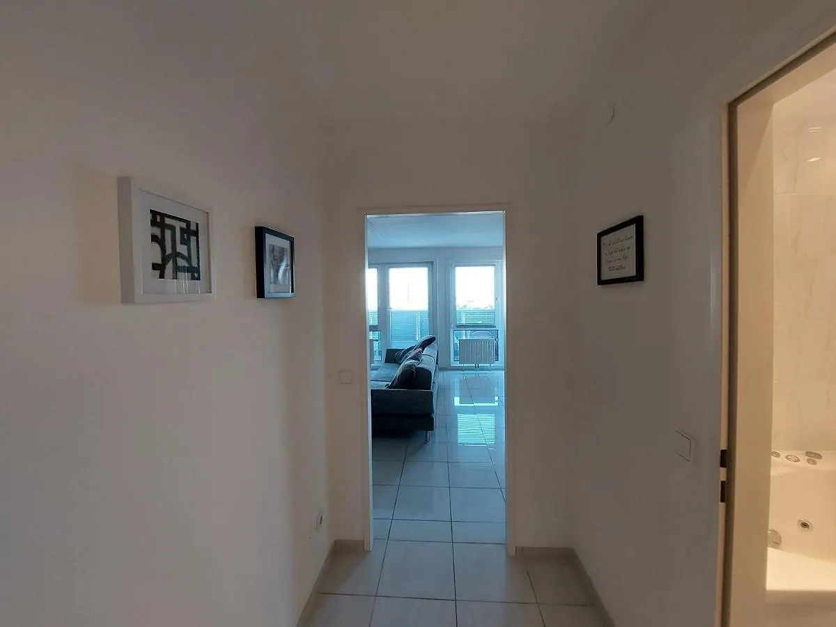 Tower Apartment With Private Terrace Next To Uno Viena