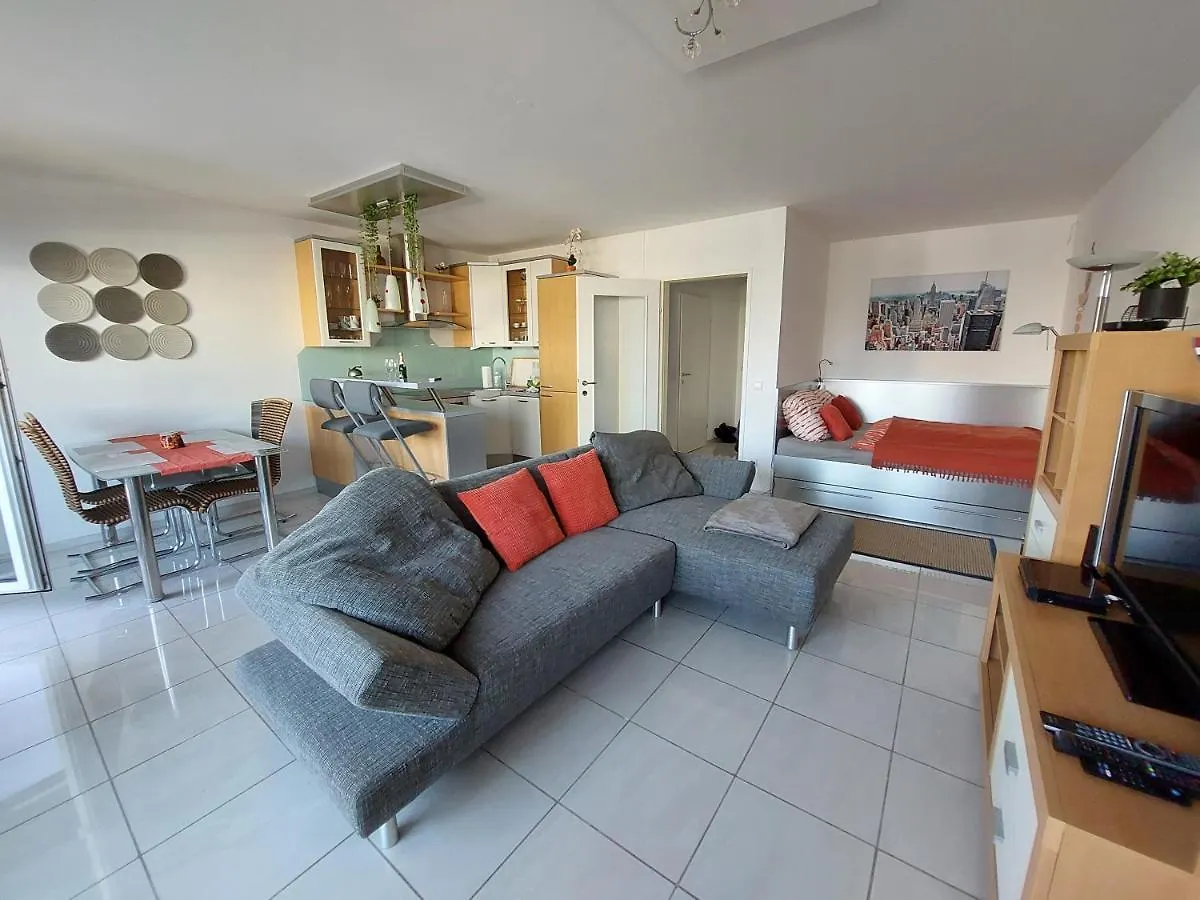 Tower Apartment With Private Terrace Next To Uno Viena 0*,