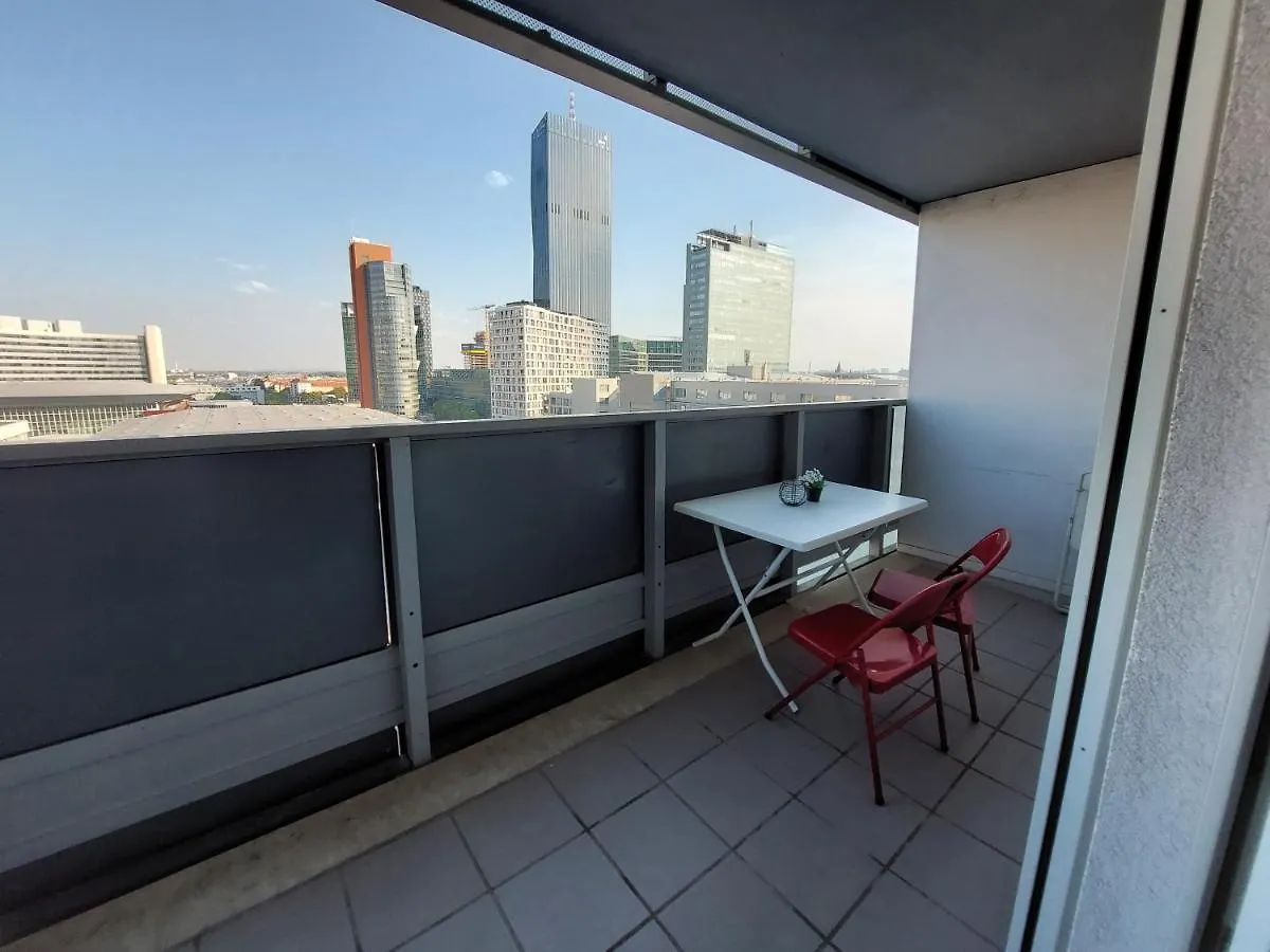 Tower Apartment With Private Terrace Next To Uno Viena