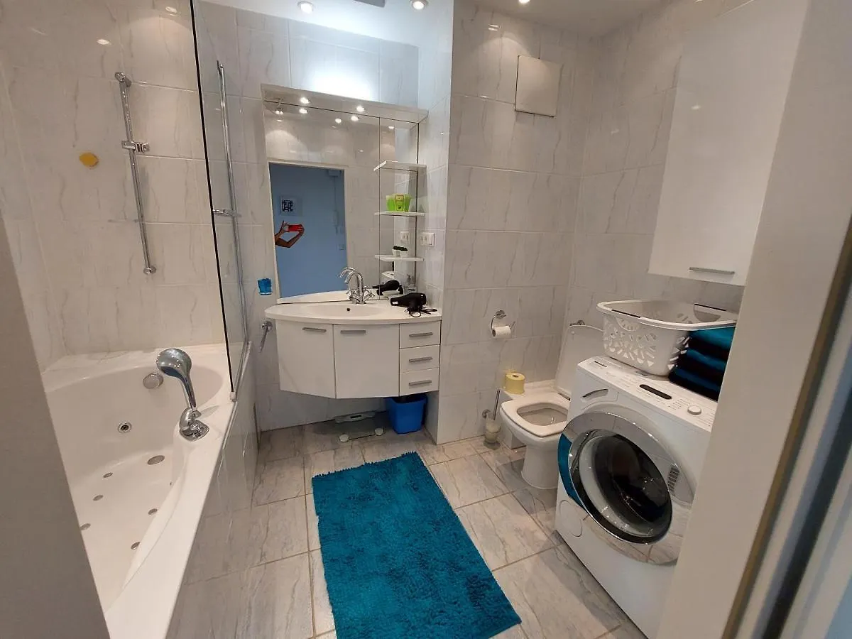 Tower Apartment With Private Terrace Next To Uno Viena